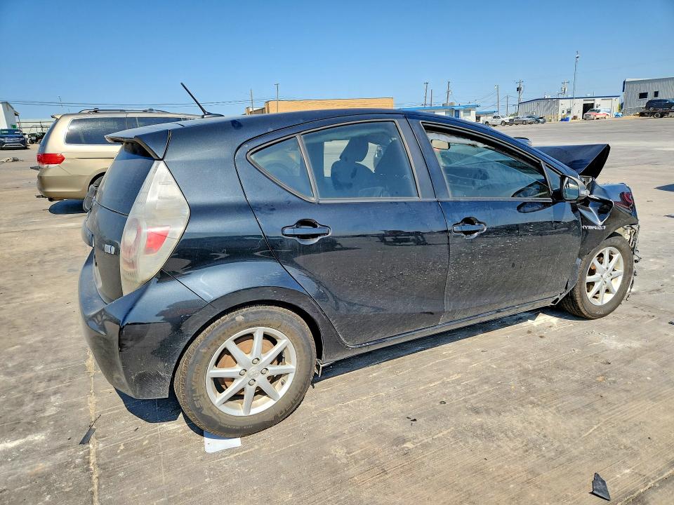 63509876 :رقم المزاد ، JTDKDTB3XC1513180 vin ، 2012 Toyota Prius C مزاد بيع