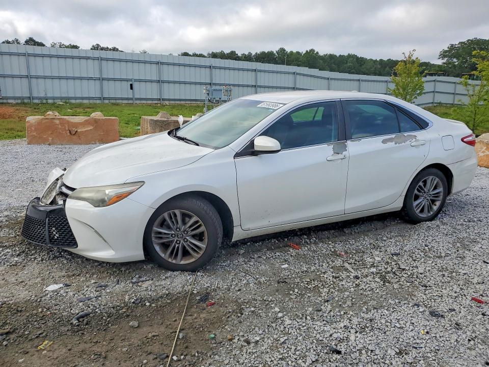 61993986 :رقم المزاد ، 4T1BF1FK9FU087481 vin ، 2015 Toyota Camry مزاد بيع