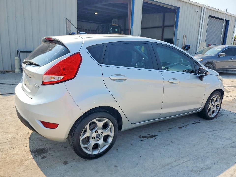 62963936 :رقم المزاد ، 3FADP4FJXBM211393 vin ، 2011 Ford Fiesta مزاد بيع