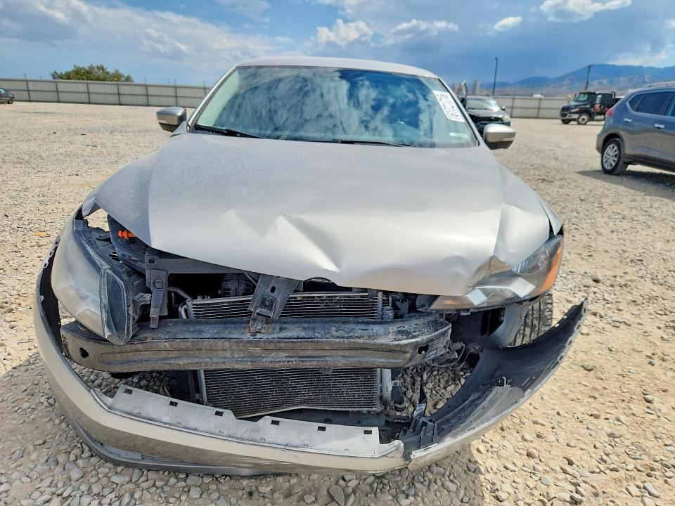 61721716 :رقم المزاد ، 1VWBH7A31DC016938 vin ، 2013 Volkswagen Passat مزاد بيع