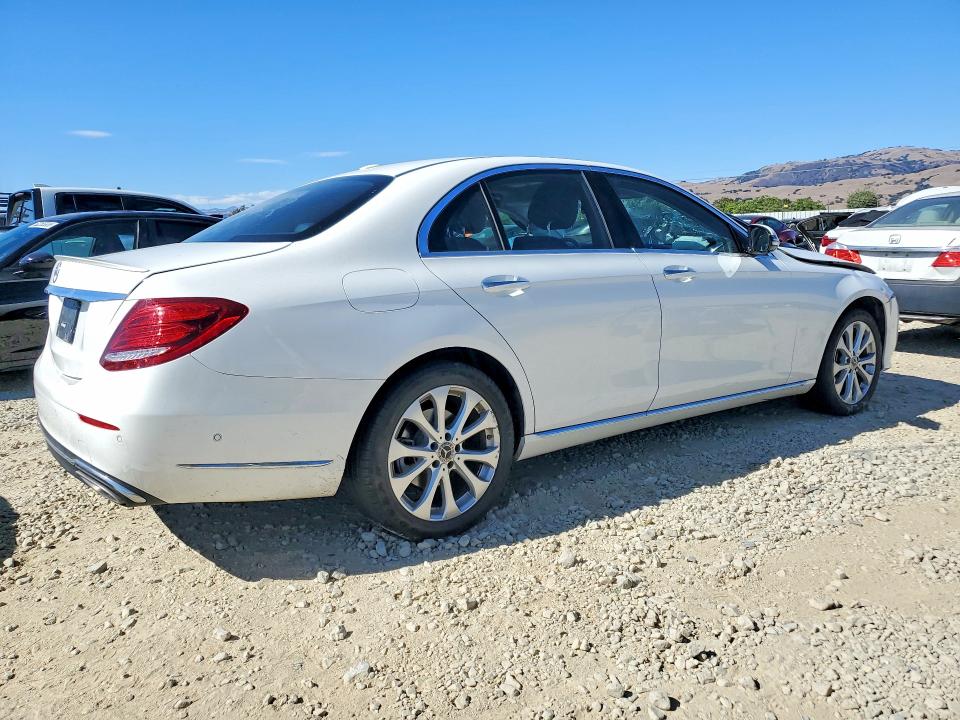 62067916 :رقم المزاد ، WDDZF4JB3JA342170 vin ، 2018 Mercedes-benz E مزاد بيع