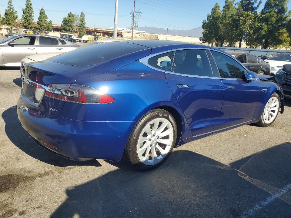 60049866 :رقم المزاد ، 5YJSA1E23HF219425 vin ، 2017 Tesla Model S مزاد بيع