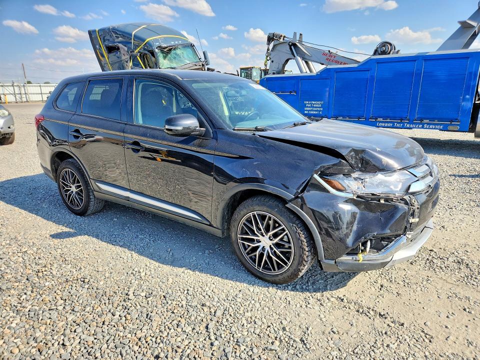 62229756 :رقم المزاد ، JA4AZ3A35JZ054566 vin ، 2018 Mitsubishi Outlander مزاد بيع