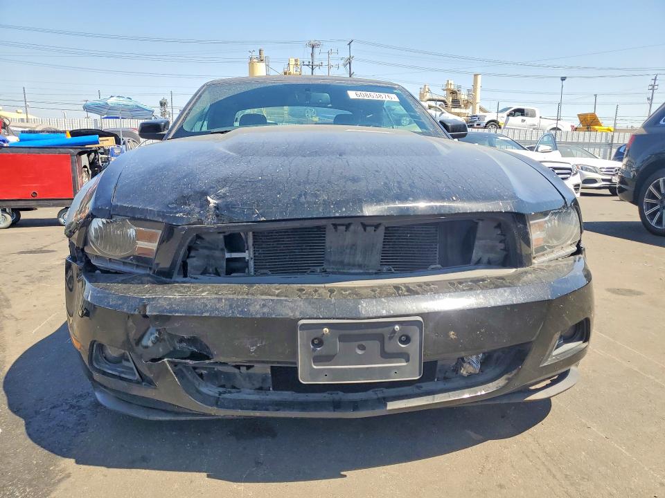 60863876 :رقم المزاد ، 1ZVBP8EN1A5127395 vin ، 2010 Ford Mustang مزاد بيع