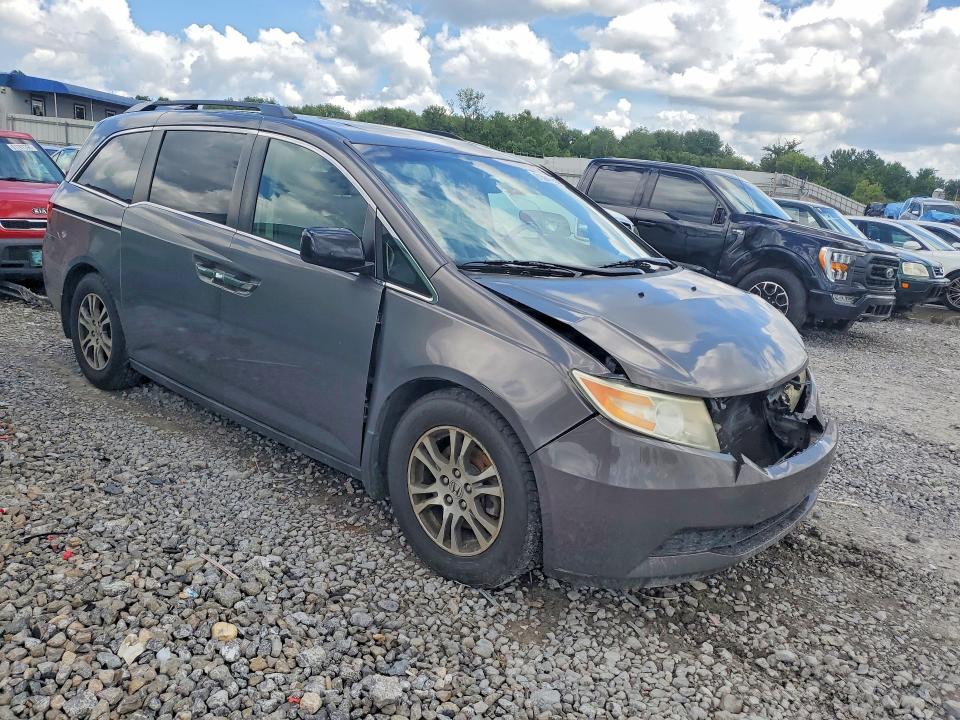 61584726 :رقم المزاد ، 5FNRL5H69DB044168 vin ، 2013 Honda Odyssey مزاد بيع