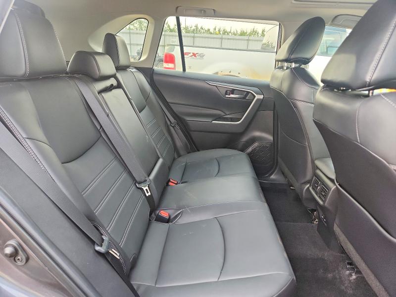 61429646 :رقم المزاد ، 2T3R1RFV2NC312580 vin ، 2022 Toyota Rav4 مزاد بيع