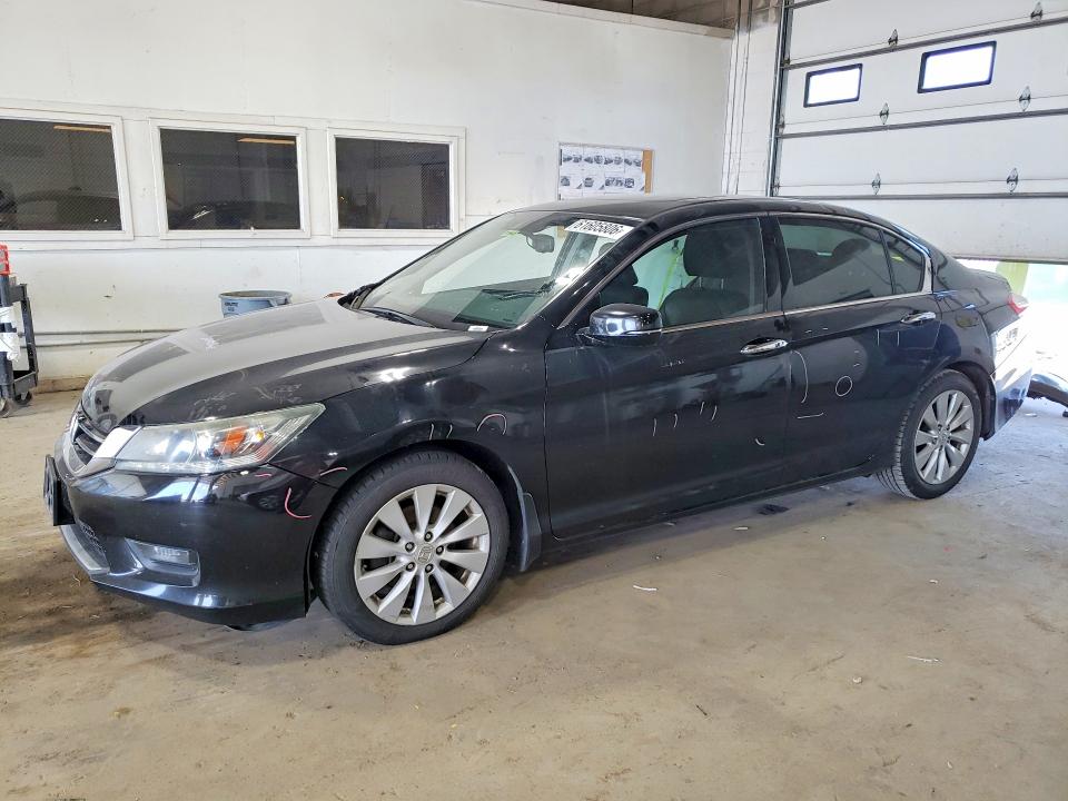 61605806 :رقم المزاد ، 1HGCR3F88FA011396 vin ، 2015 Honda Accord مزاد بيع