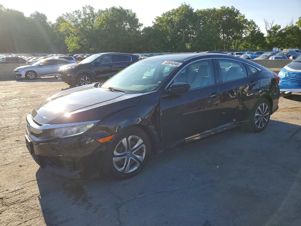 60684846 :رقم المزاد ، 2HGFC2F57JH540928 vin ، 2018 Honda Civic مزاد بيع