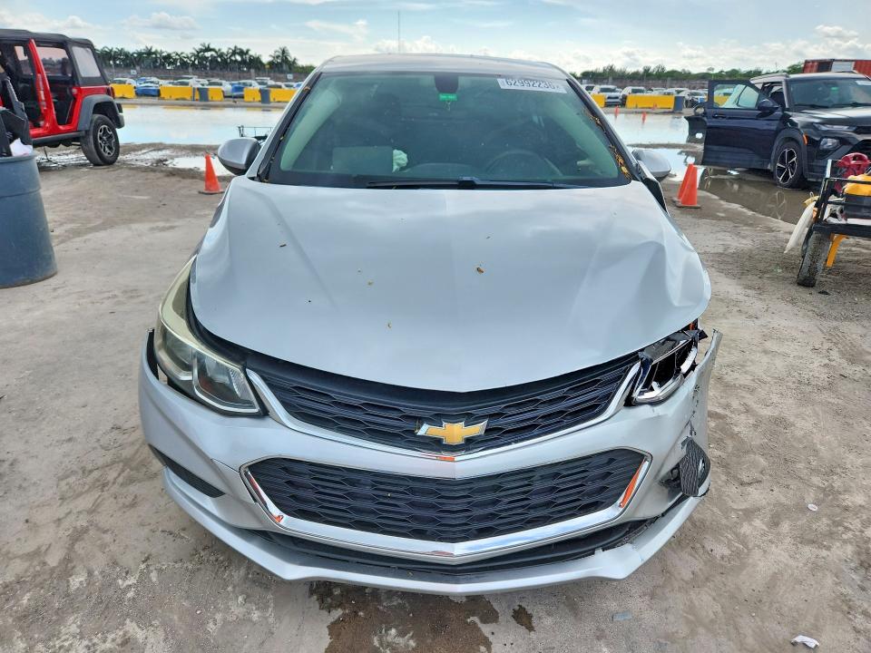 62992236 :رقم المزاد ، 1G1BC5SM1J7175310 vin ، 2018 Chevrolet Cruze مزاد بيع