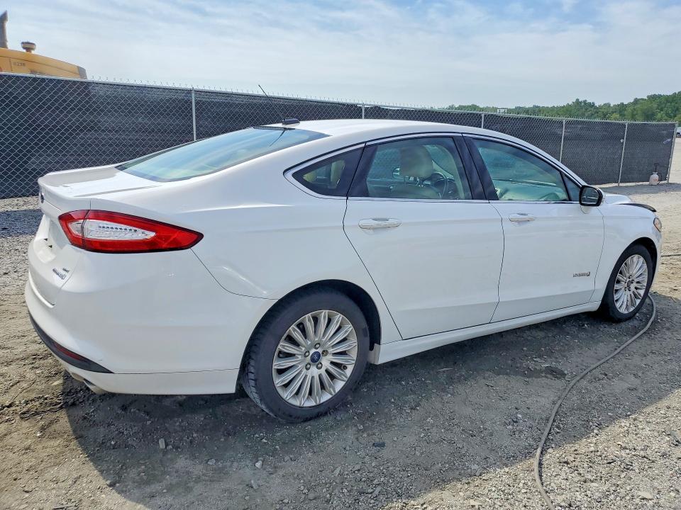 60630956 :رقم المزاد ، 3FA6P0LU1GR387873 vin ، 2016 Ford Fusion مزاد بيع