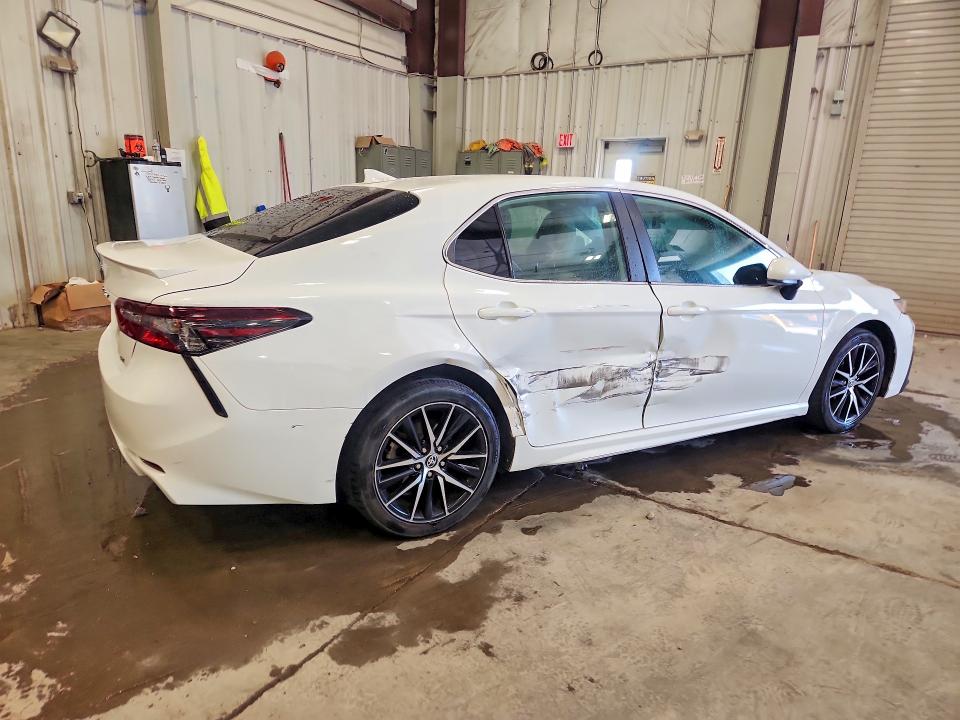 2021 Toyota Camry მანქანა იყიდება აუქციონზე, vin: 4T1G11AK1MU413749, აუქციონის ნომერი: 61918436