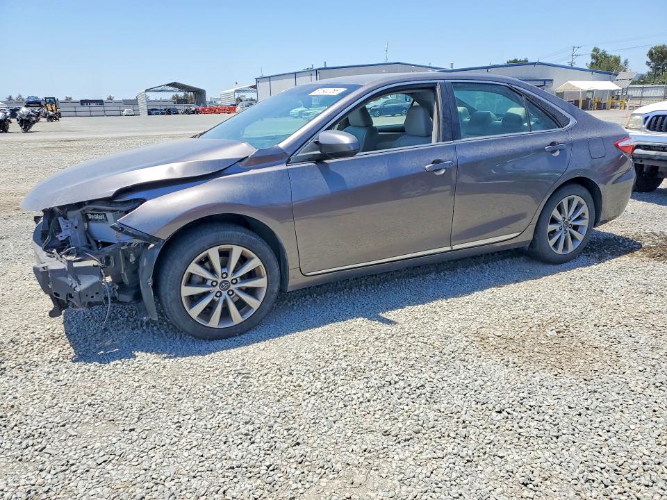 61544756 :رقم المزاد ، 4T1BF1FK3HU650866 vin ، 2017 Toyota Camry مزاد بيع