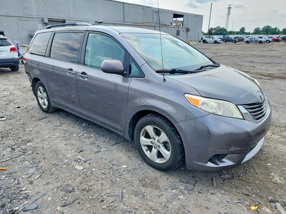 62760856 :رقم المزاد ، 5TDKK3DC6ES421878 vin ، 2014 Toyota Sienna مزاد بيع