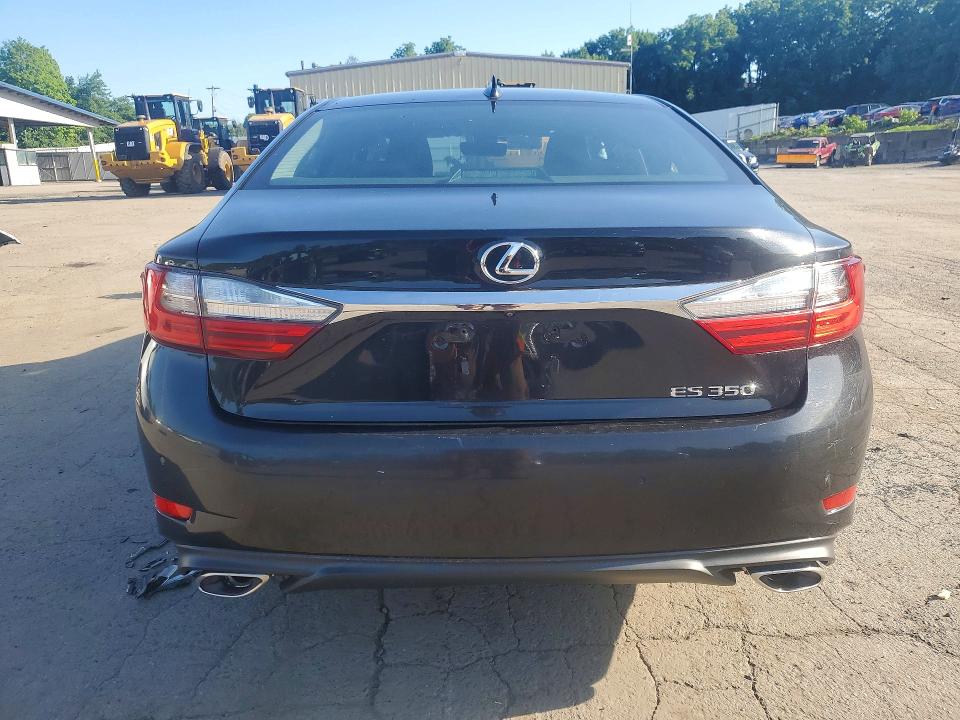 60261816 :رقم المزاد ، 58ABK1GG7JU115852 vin ، 2018 Lexus Es مزاد بيع
