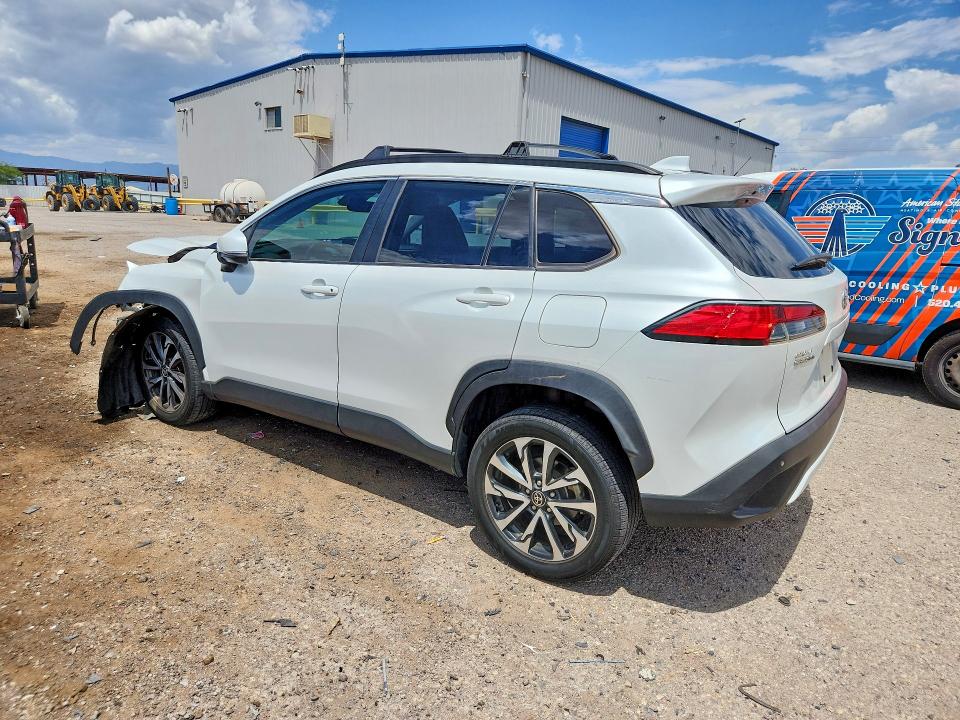 61377316 :رقم المزاد ، 7MUDAABG0NV022136 vin ، 2022 Toyota Corolla Cross مزاد بيع