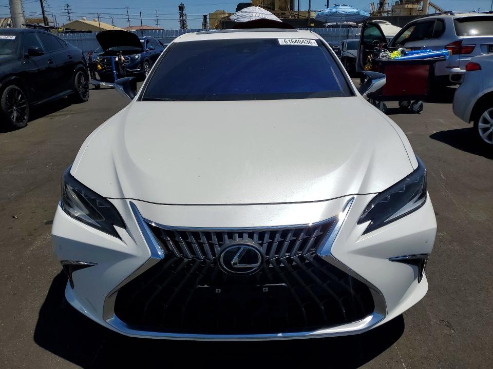 61640436 :رقم المزاد ، 58AEA1C11SU073410 vin ، 2025 Lexus Es 300h مزاد بيع