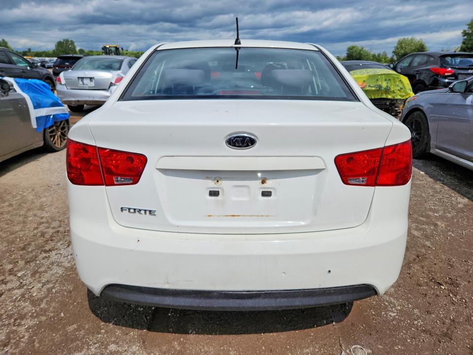 2013 Kia Forte მანქანა იყიდება აუქციონზე, vin: KNAFT4A27D5661975, აუქციონის ნომერი: 61380726
