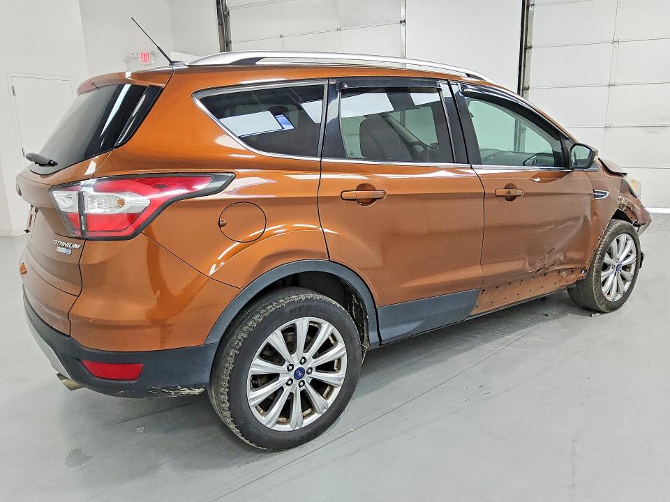 61980706 :رقم المزاد ، 1FMCU9J93HUA56629 vin ، 2017 Ford Escape مزاد بيع