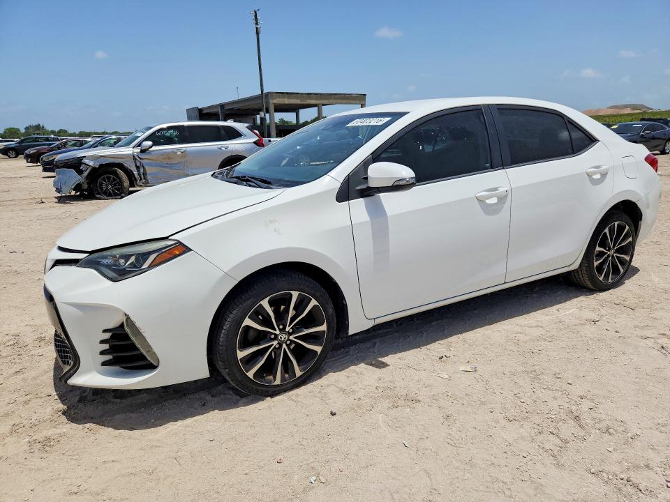 60403216 :رقم المزاد ، 5YFBURHE2HP695522 vin ، 2017 Toyota Corolla مزاد بيع