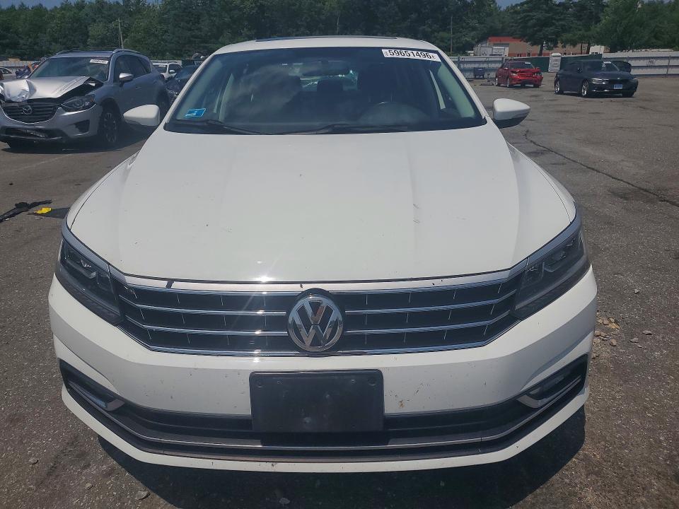 59651496 :رقم المزاد ، 1VWBT7A36HC014879 vin ، 2017 Volkswagen Passat مزاد بيع