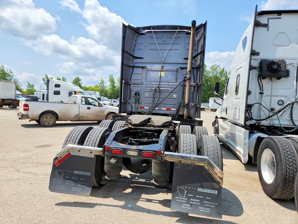 2015 Volvo Vnl 670 მანქანა იყიდება აუქციონზე, vin: 4V4NC9EH9FN922251, აუქციონის ნომერი: 61641656