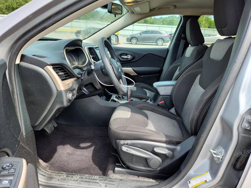 63562796 :رقم المزاد ، 1C4PJLCB3JD596841 vin ، 2018 Jeep Cherokee مزاد بيع
