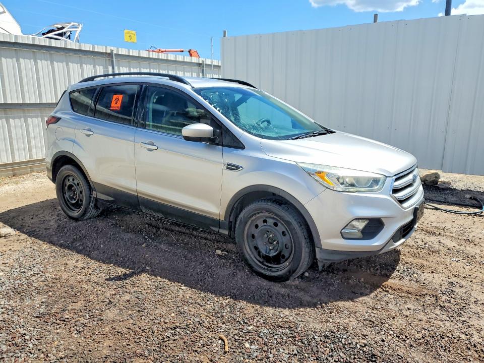 62165526 :رقم المزاد ، 1FMCU0GD4HUA32671 vin ، 2017 Ford Escape مزاد بيع