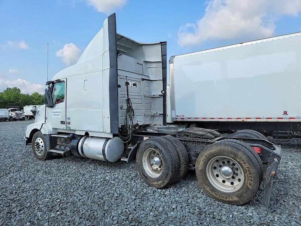 61099516 :رقم المزاد ، 4V4NC9EH8FN917672 vin ، 2015 Volvo Vn مزاد بيع