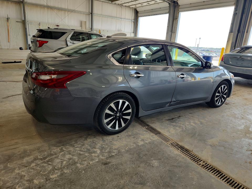 Продажа на аукционе авто 2018 Nissan Altima, vin: 1N4AL3AP0JC198223, номер лота: 62446216