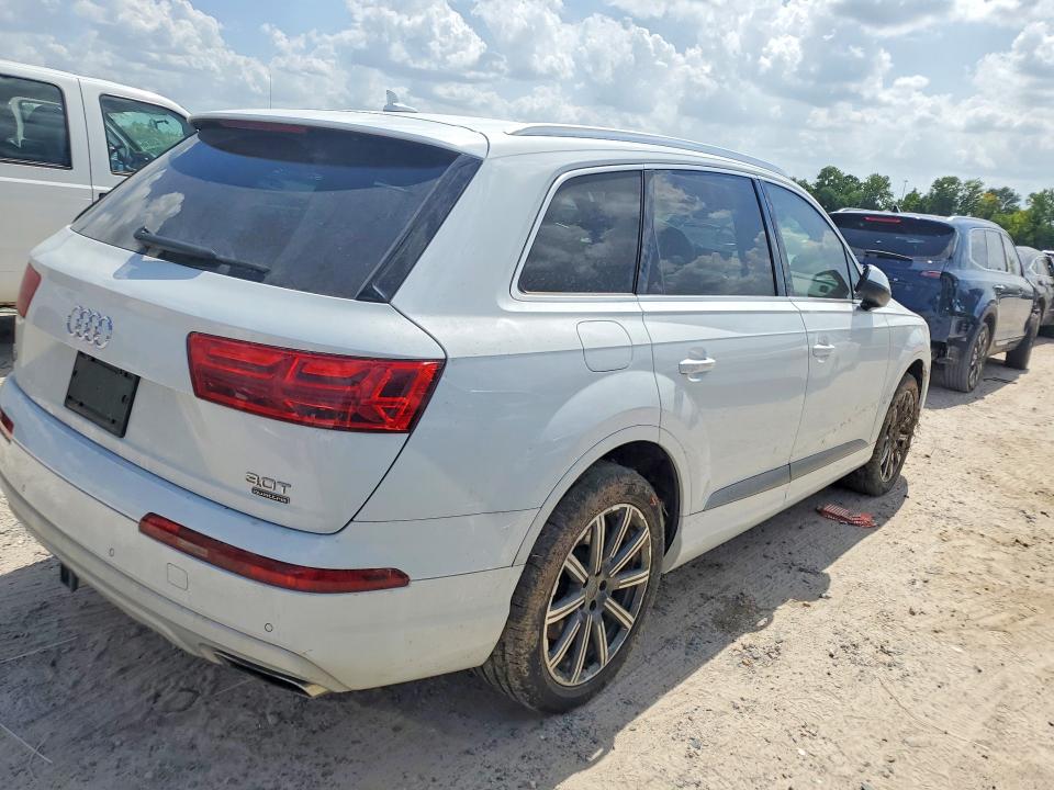 Продажа на аукционе авто 2017 Audi Q7, vin: WA1LAAF79HD027362, номер лота: 63012446