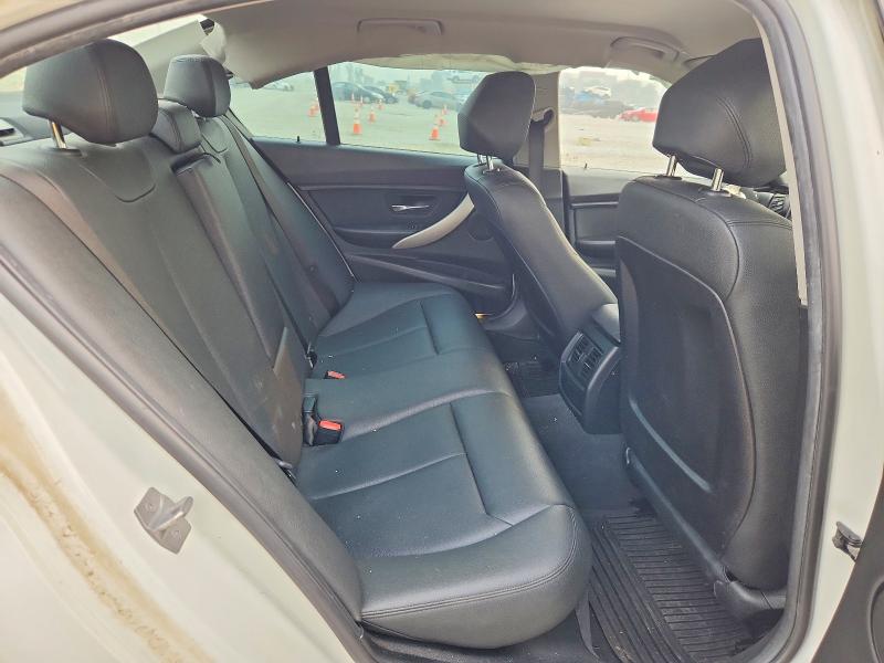 58266986 :رقم المزاد ، WBA8A9C50JK623147 vin ، 2018 Bmw 320 مزاد بيع