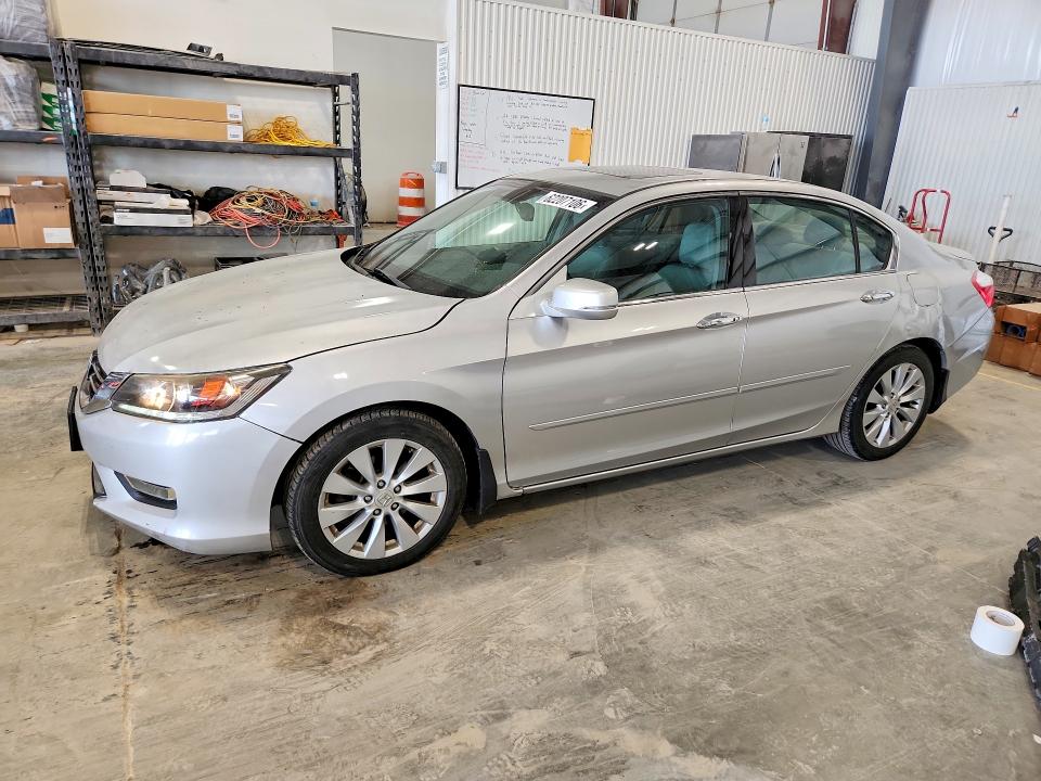 Auction sale of the 2013 Honda Accord, vin: 1HGCR3F89DA043352, lot number: 62207106