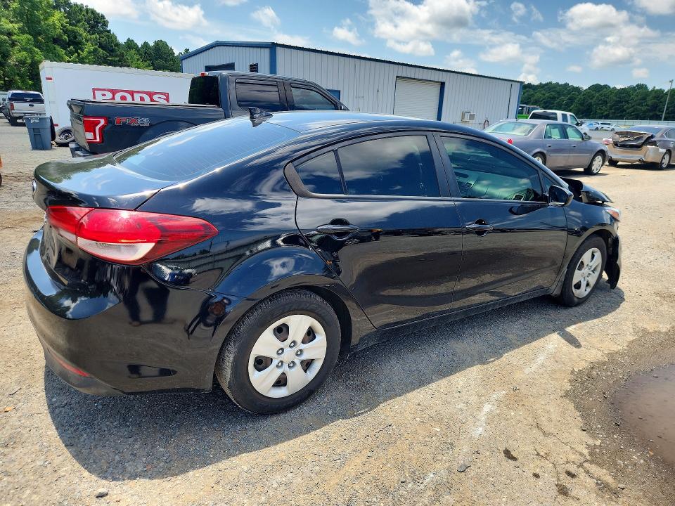 60230156 :رقم المزاد ، 3KPFK4A77JE197135 vin ، 2018 Kia Forte مزاد بيع