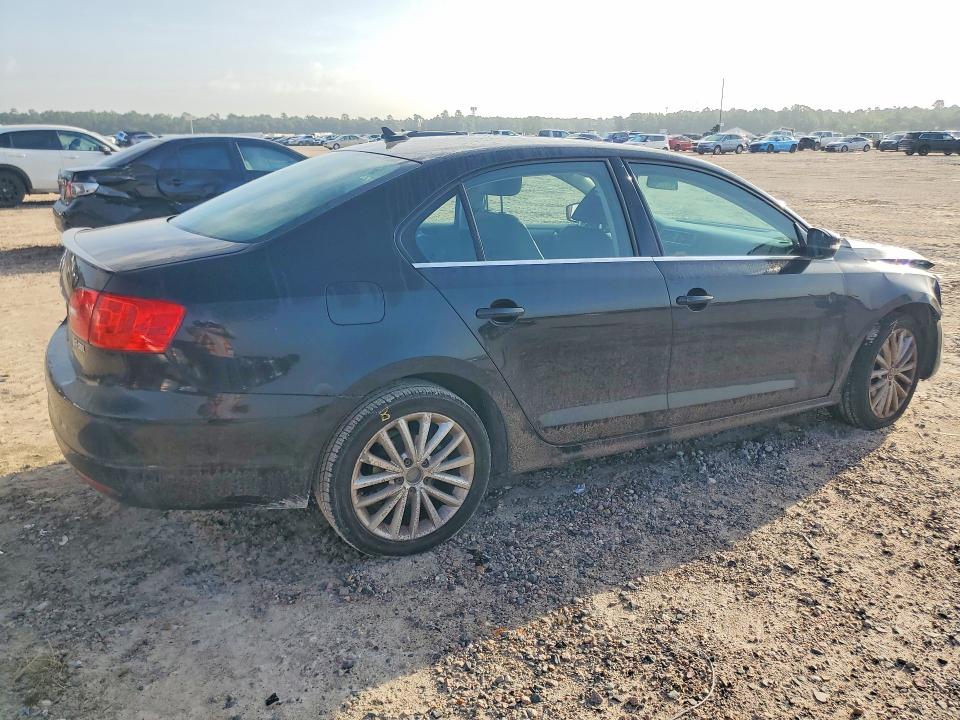 62564546 :رقم المزاد ، 3VWLX7AJ3DM447088 vin ، 2013 Volkswagen Jetta مزاد بيع