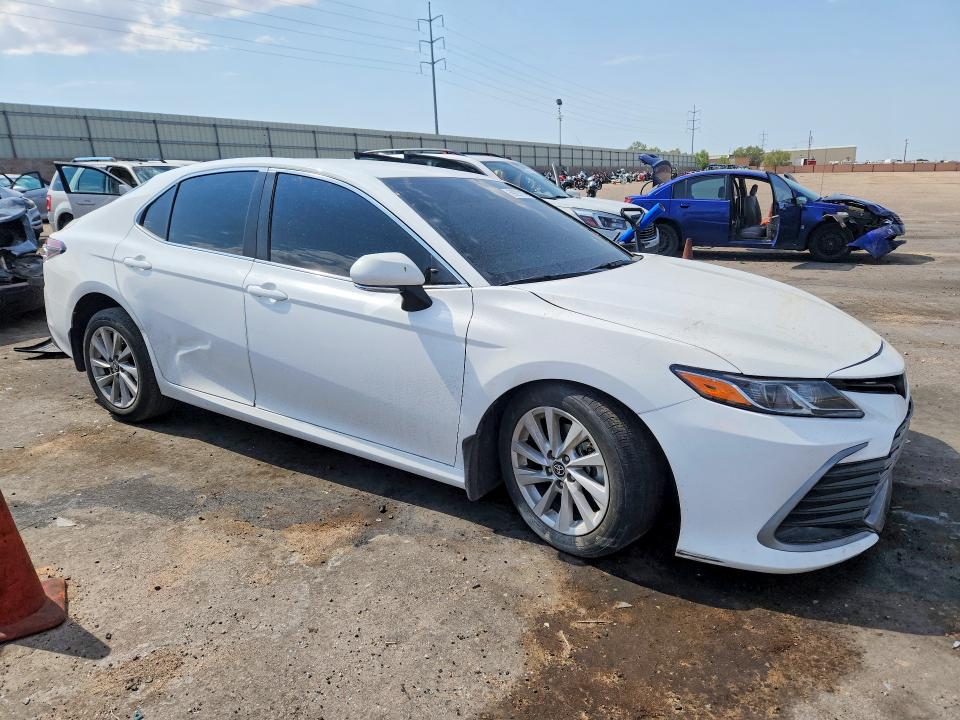 59297076 :رقم المزاد ، 4T1C11BKXRU131386 vin ، 2024 Toyota Camry مزاد بيع