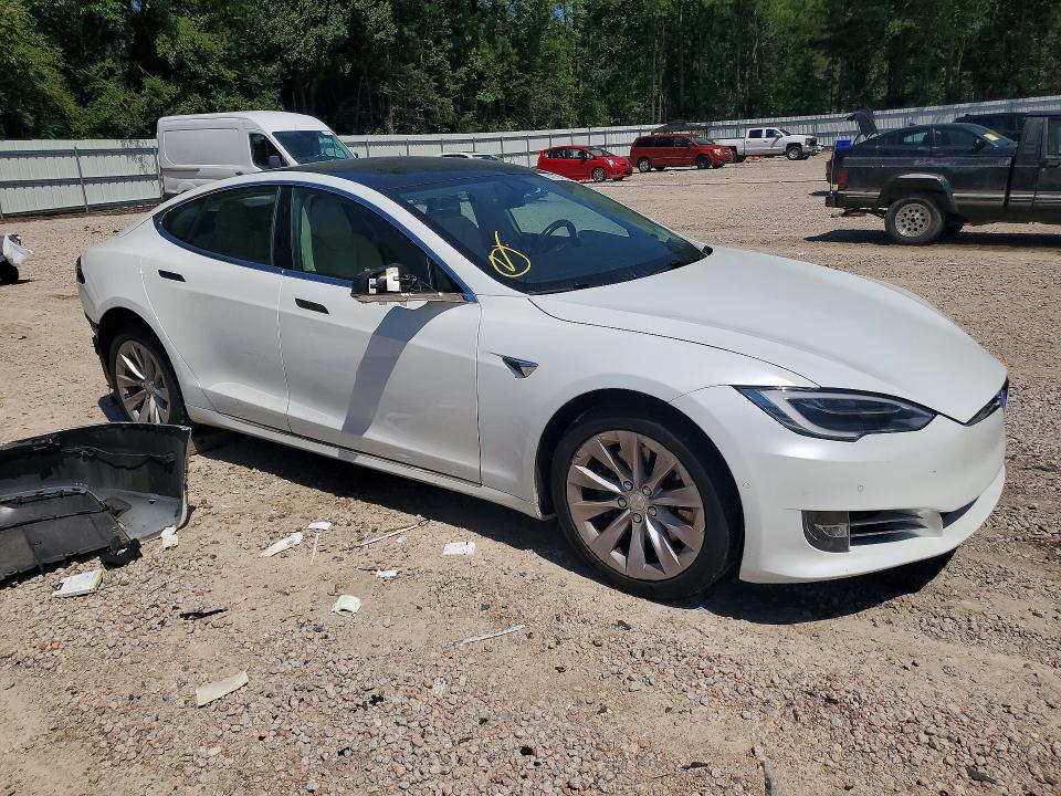 63232426 :رقم المزاد ، 5YJSA1E24JF252407 vin ، 2018 Tesla Model S مزاد بيع