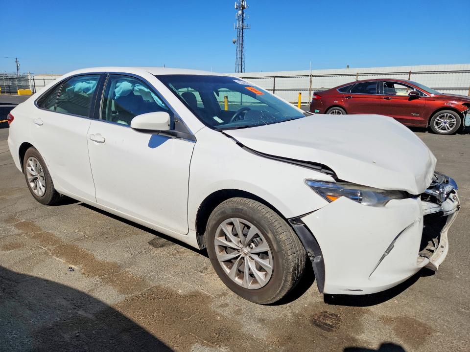63043026 :رقم المزاد ، 4T1BF1FK4HU773303 vin ، 2017 Toyota Camry مزاد بيع