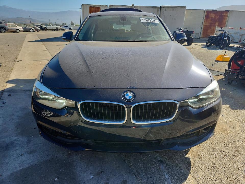 62673246 :رقم المزاد ، WBA8E1G3XHNU18751 vin ، 2017 Bmw 320 مزاد بيع
