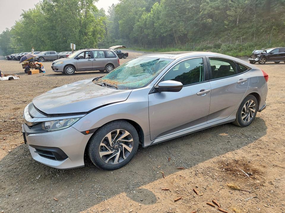 61694626 :رقم المزاد ، 19XFC2F77JE206376 vin ، 2018 Honda Civic مزاد بيع