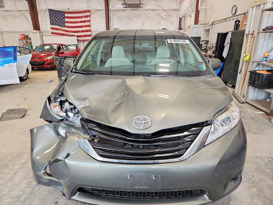 61056736 :رقم المزاد ، 5TDKK3DC2DS307231 vin ، 2013 Toyota Sienna مزاد بيع