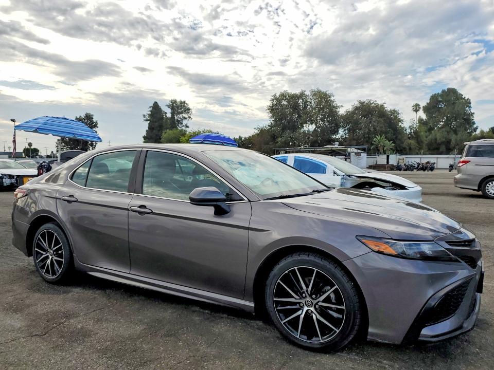 Продажа на аукционе авто 2021 Toyota Camry, vin: 4T1G11AK0MU416772, номер лота: 61032886