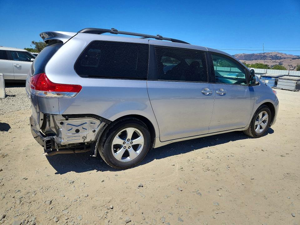 Продажа на аукционе авто 2012 Toyota Sienna, vin: 5TDKK3DC1CS204770, номер лота: 61625436