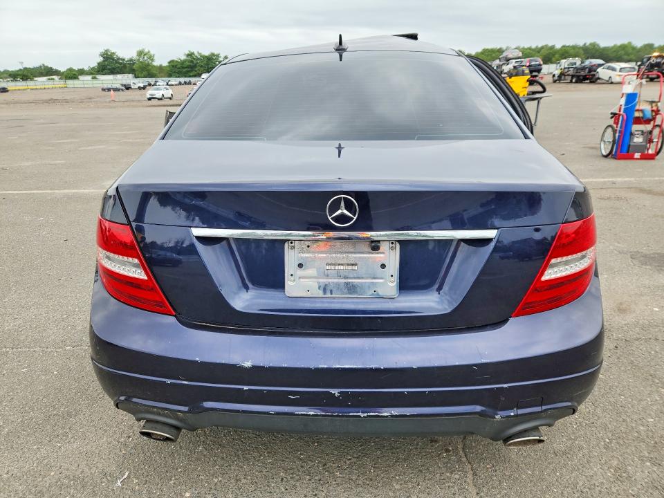 61734436 :رقم المزاد ، WDDGF8AB8EG221068 vin ، 2014 Mercedes-benz C مزاد بيع