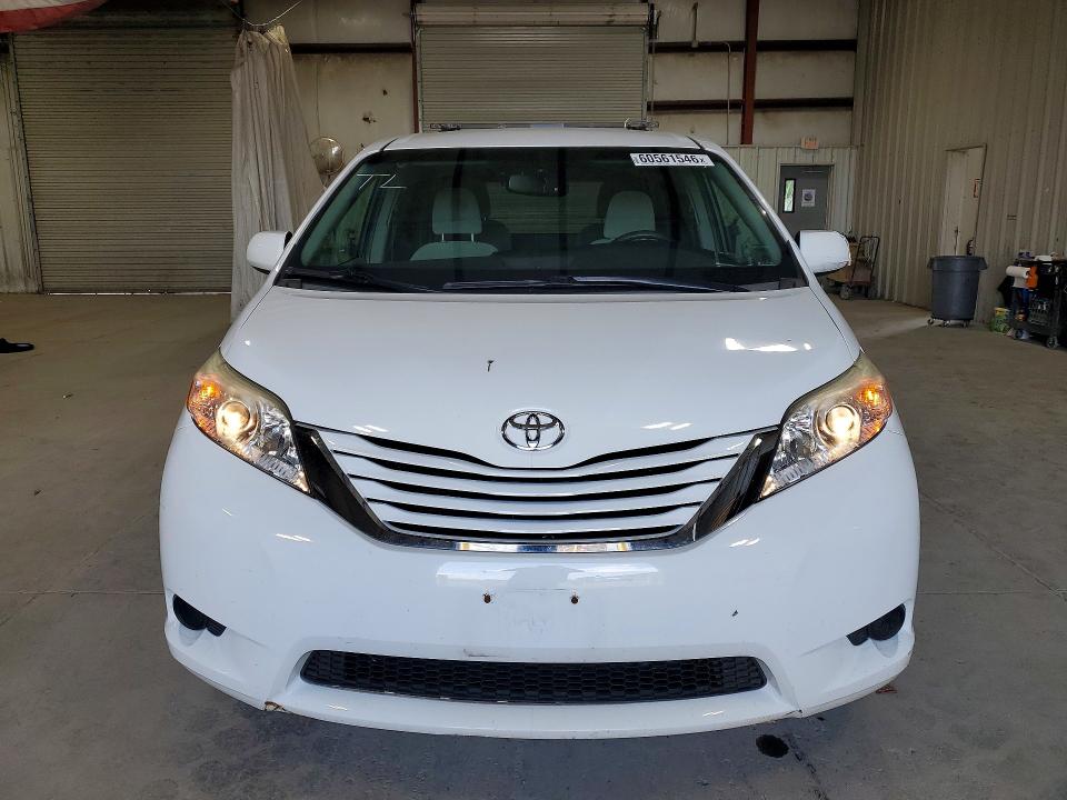60561546 :رقم المزاد ، 5TDJZ3DCXHS167295 vin ، 2017 Toyota Sienna مزاد بيع