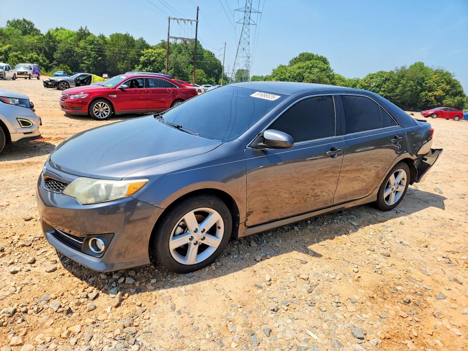 61686526 :رقم المزاد ، 4T1BF1FK0EU332781 vin ، 2014 Toyota Camry مزاد بيع