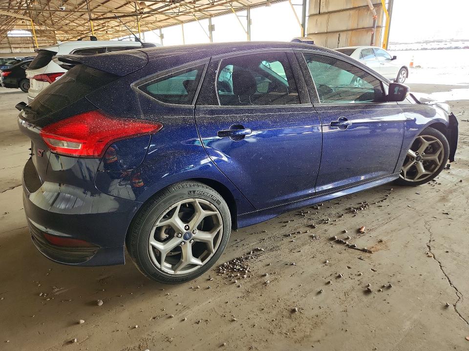 60985996 :رقم المزاد ، 1FADP3L93GL310537 vin ، 2016 Ford Focus مزاد بيع