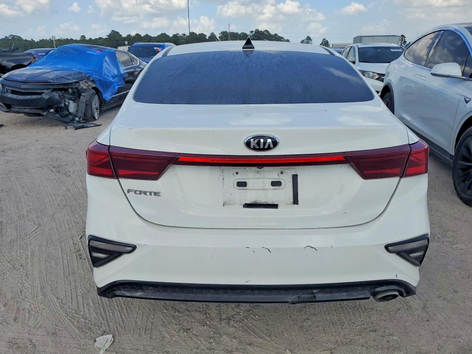 2021 Kia Forte მანქანა იყიდება აუქციონზე, vin: 3KPF24AD4ME288244, აუქციონის ნომერი: 62875366