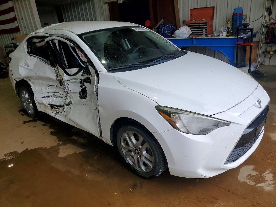 61090606 :رقم المزاد ، 3MYDLBYV6HY164439 vin ، 2017 Toyota Yaris Ia مزاد بيع