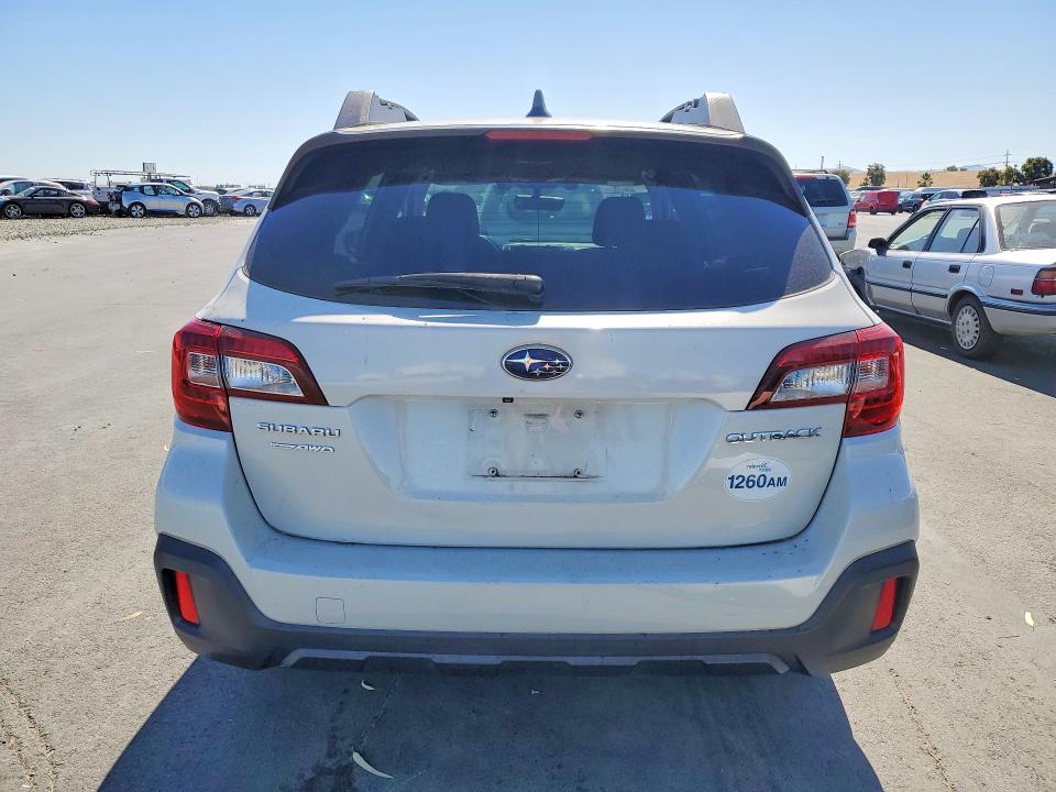 60643586 :رقم المزاد ، 4S4BSAFC6J3219986 vin ، 2018 Subaru Outback مزاد بيع