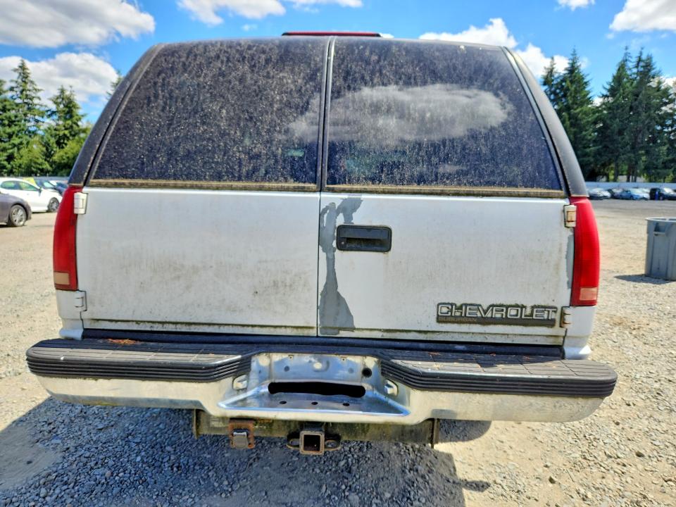 1999 Chevrolet Suburban მანქანა იყიდება აუქციონზე, vin: 3GNFK16R8XG127205, აუქციონის ნომერი: 62906766